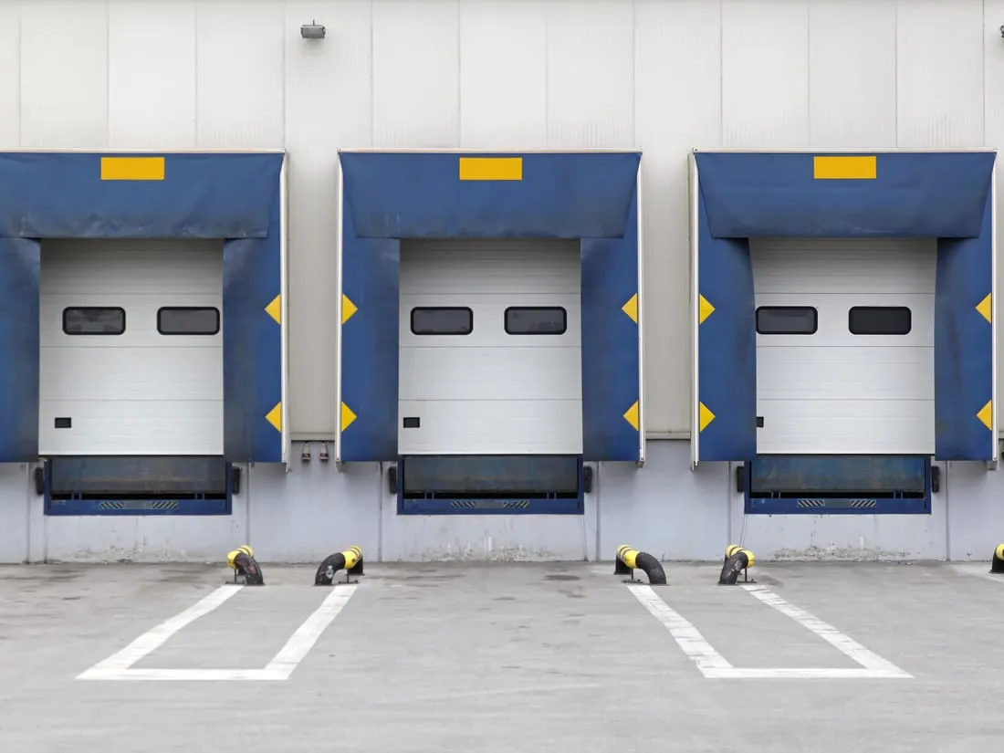 DFW warehouse and distribution facility loading docks