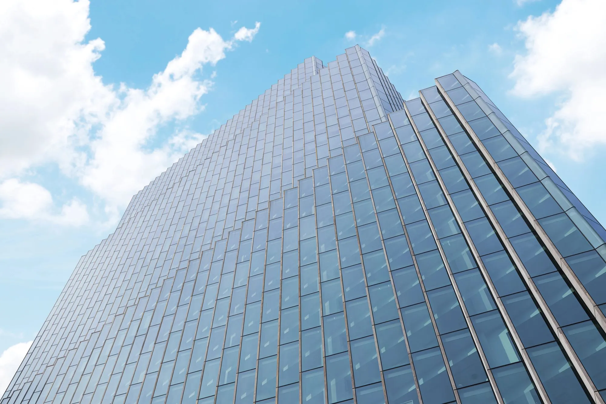 Modern glass commercial office tower in the Dallas-Fort Worth metroplex